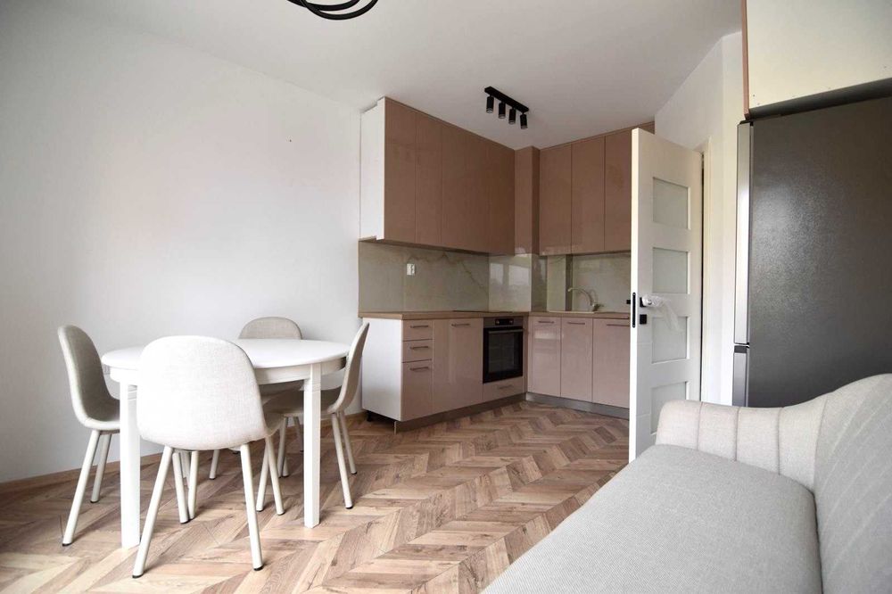 Продава се Тристаен апартамент в Пловдив, Кючук Париж - 74 кв.м за 1919 €/кв.м - Снимка #8