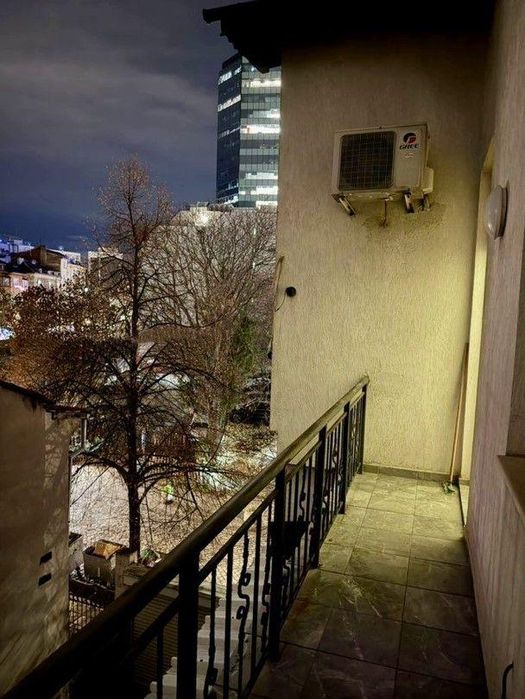 Дава се под наем Тристаен апартамент в София, Център - 92 кв.м за 996.03 € - Снимка #1