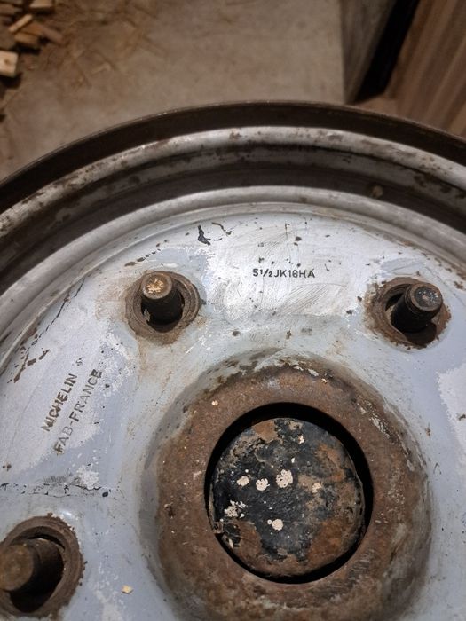 Vând axă pentru remorcă