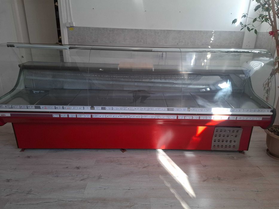 Vând vitrină asistată