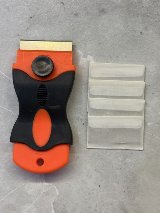 Набор для уборки: скребок, шпатель, щетки