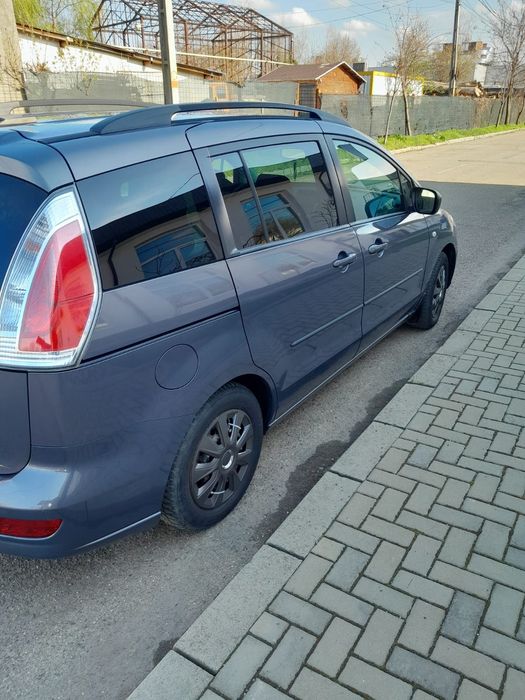 Vând  mazda 5  benzină