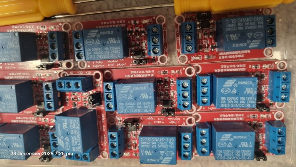 Arduino uno 4 placi si 2 ecrane