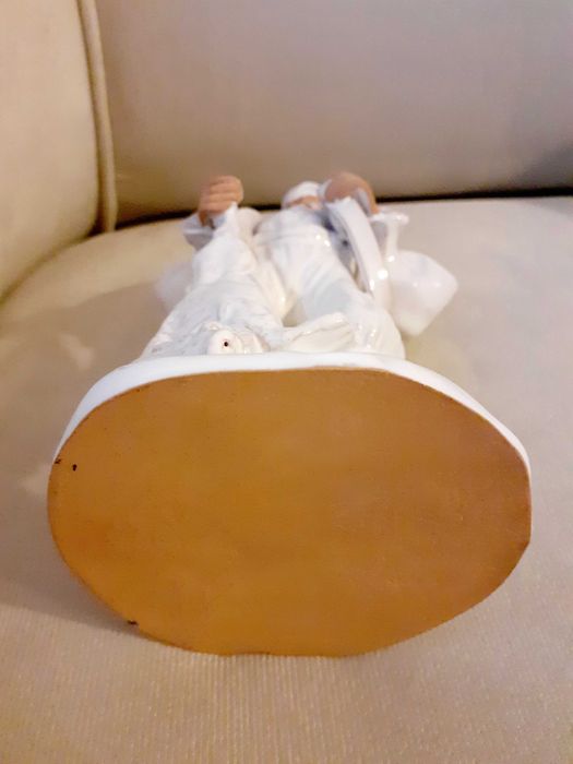 Порцеланова фигура Ловец