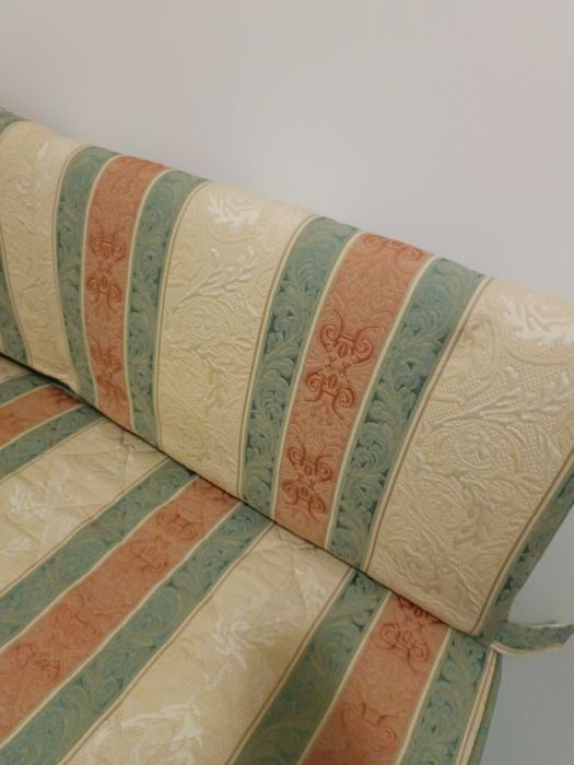 Продавам диван 160*200 в отлично състояние. Ахелой.