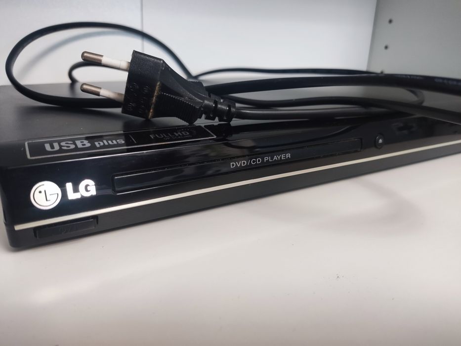 DVD Player - LG DVX382H - cu cablul HDMI si optic inclus