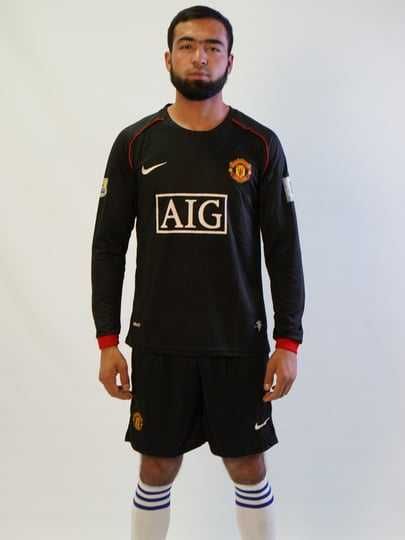 Retro manchester united qizil yengi uzun forma