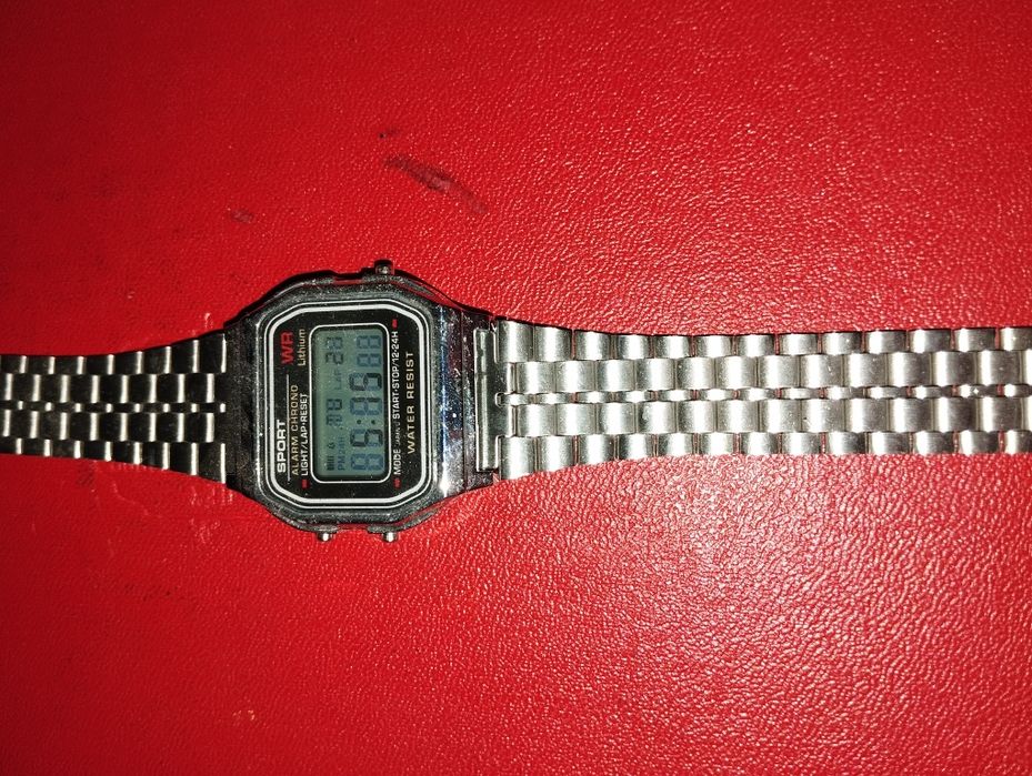 Продам часы кварцевые