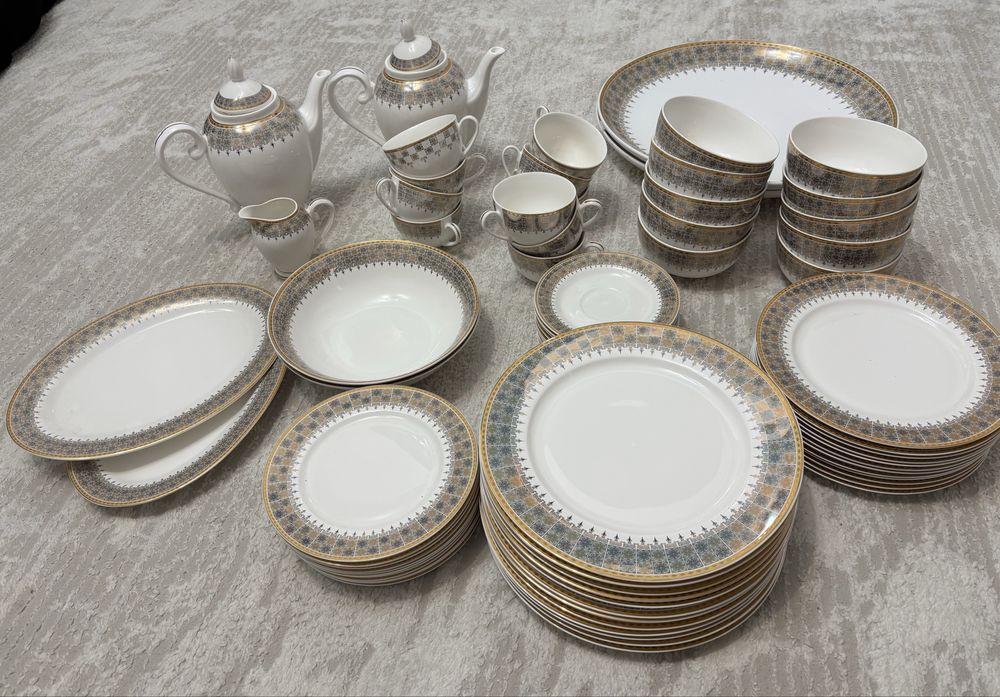 Продам набор посуды сервиз, тарелки, супницы