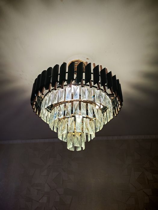 Продается Люстра