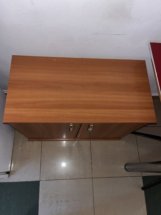 Dulap cu rafturi