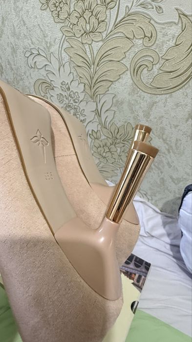 Продам обувь 39 размер почти новые