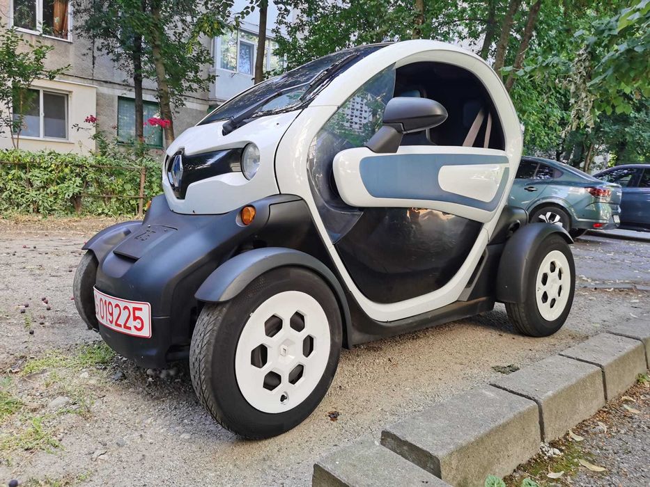 Twizy 80 Electric (se conduce de la 16 ani cu permis B1 ca și Aixam Tazzari Microcar Yoyo Chatenet Lijier Relive Allview, etc.)