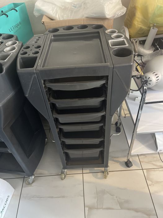 Продам тележки парикмахерские