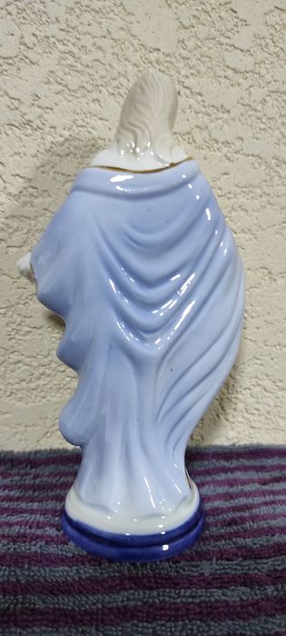 Дева Мария статуэтка фарфоровая высота 15си.