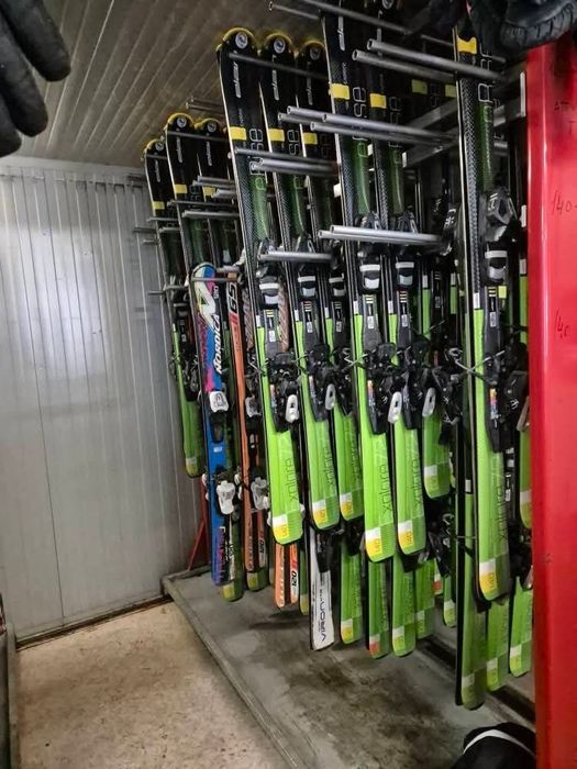 Echipament complet de schi pentru centru inchirieri