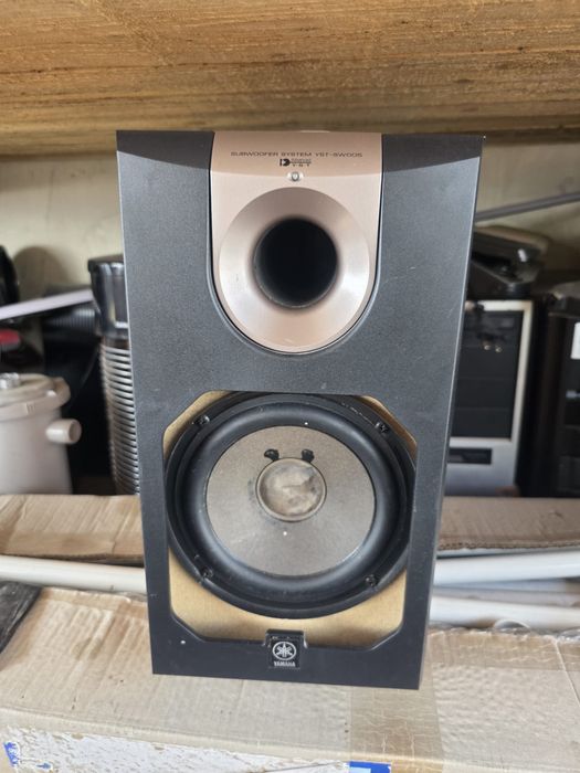 Vand subwoofer si 3 boxe marca Yamaha