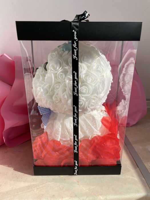 Подарък за момиче/жена-мече от рози