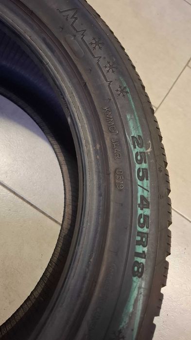 Зимна гума Dunlop 225 45 18