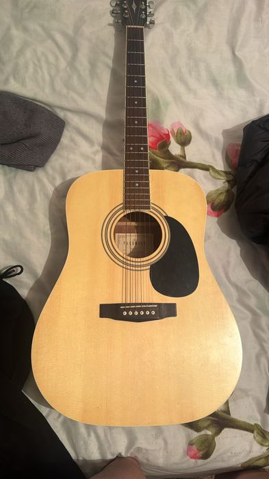 продаю гитару Срочно