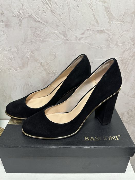 Замшевые  туфли.