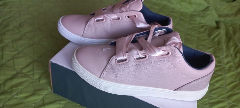 Vând adidași damă Ellesse