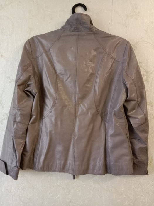 Кожаная женская куртка