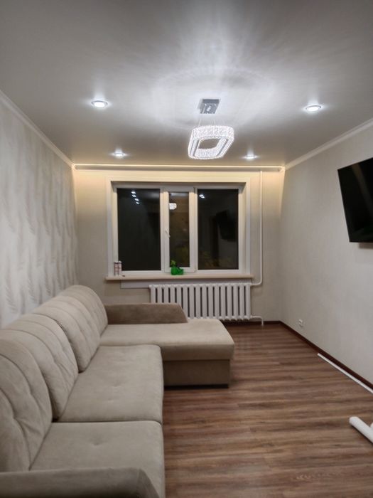 Поклейка обоев Аксу.