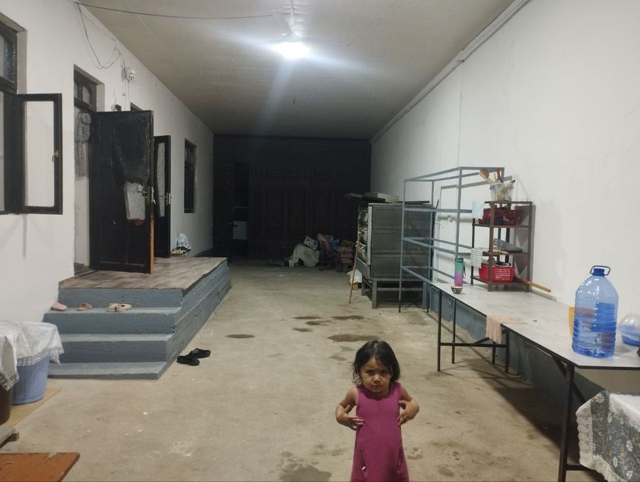 Uy sotiladi hamma sharoiti bor 12 sotix