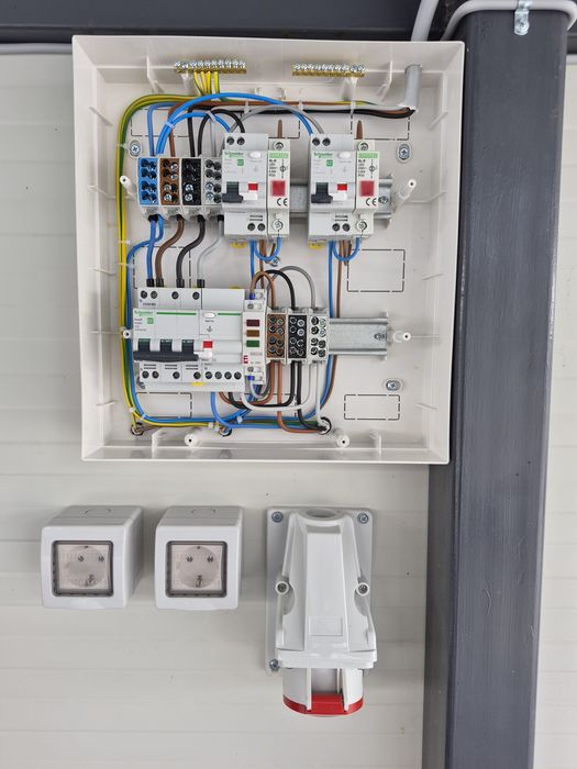 Electrician-Instalatii electrice