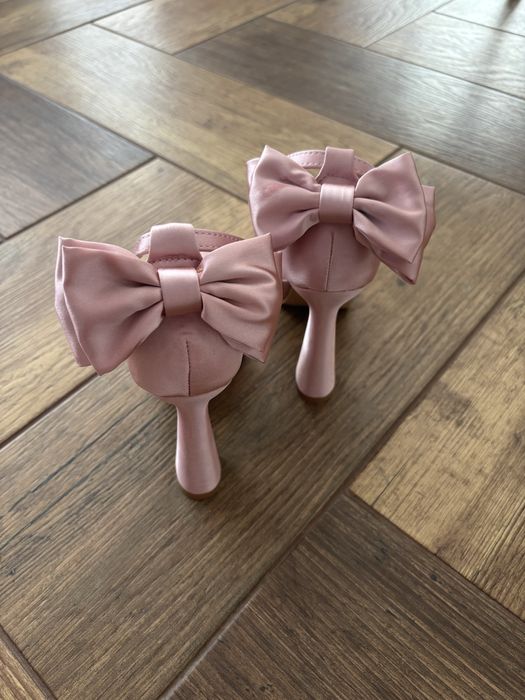 Дамски розови обувки на висок ток