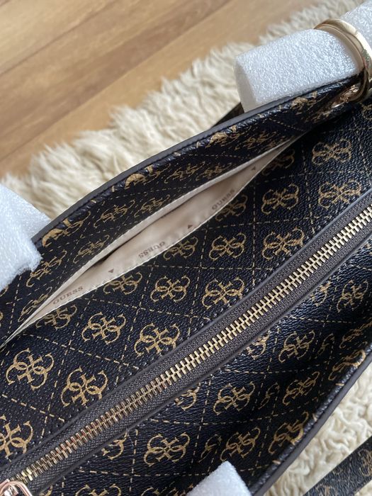 Дамска чанта Guess