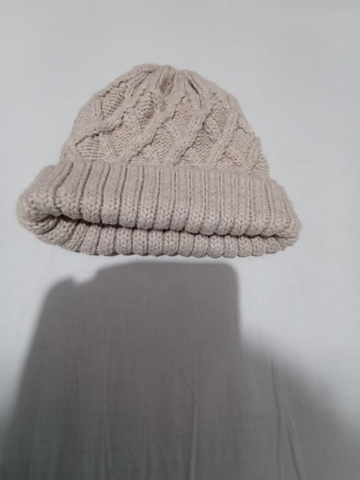 Căciulă dama bej tricotată