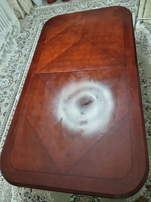 Стол для гостинной