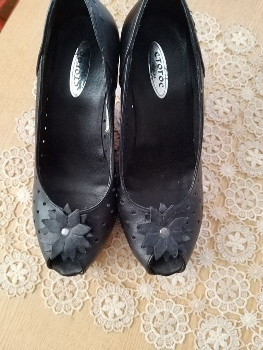 Дамски обувки на Пещера