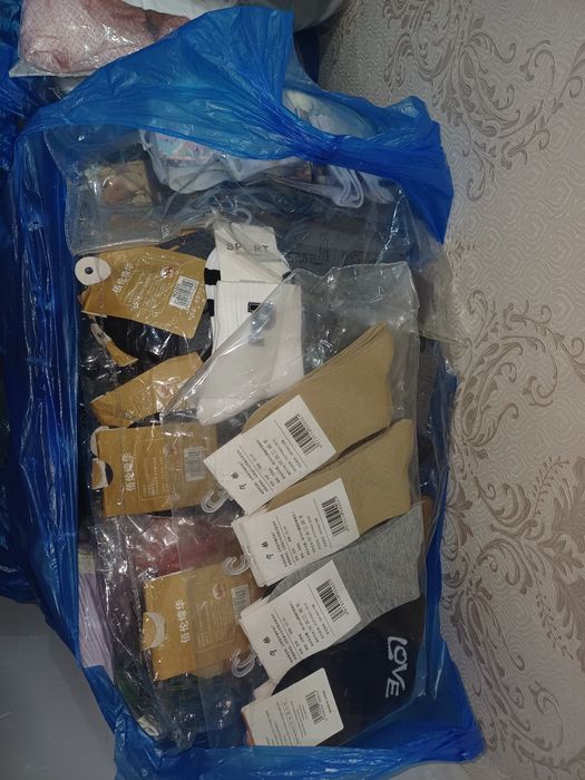 Одеяло,вещи,джинсы,носки,куртки