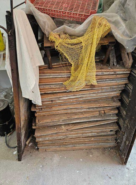 Дърва , за огрев , Има летви, греди , бор, паркет, дървени скариди.