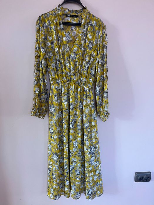 ZARA - рокля с колан