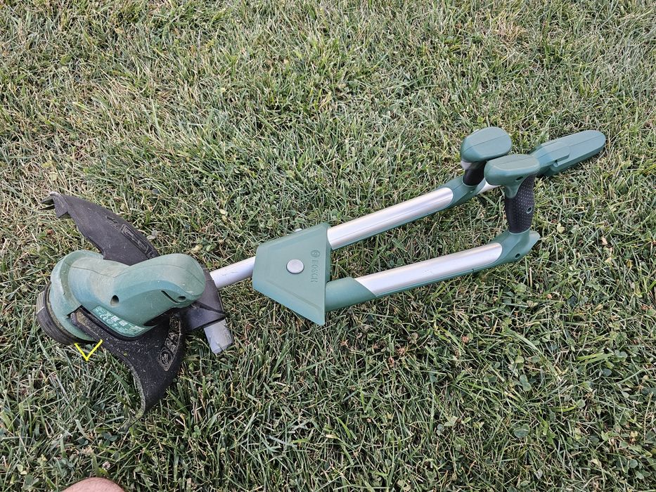 Trimmer gazon Bosch Universal Grasscut 18-260 LI, 26 cm