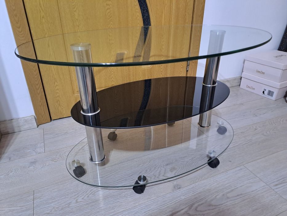 Vând măsuță de cafea modernă, impecabilă