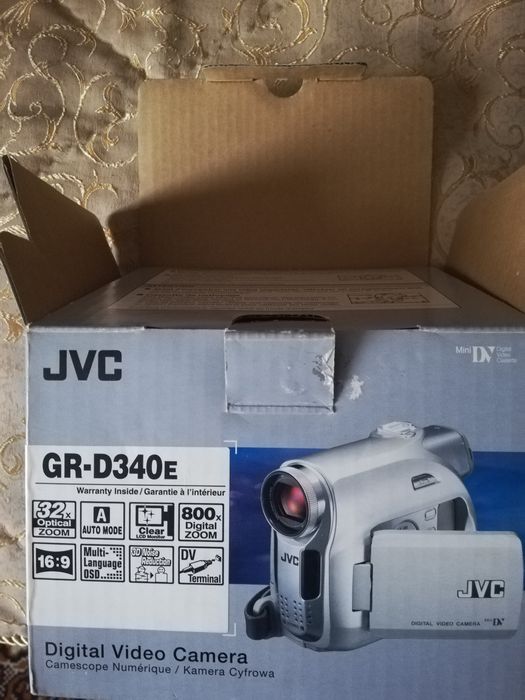 Продам видеокамеру JVC GR-D340E