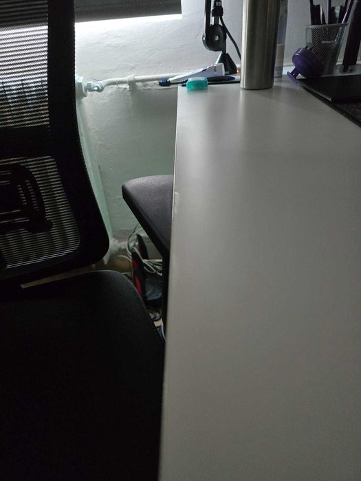 Birou cu inaltime reglabila IKEA 160x80 + CADOU lampa de birou
