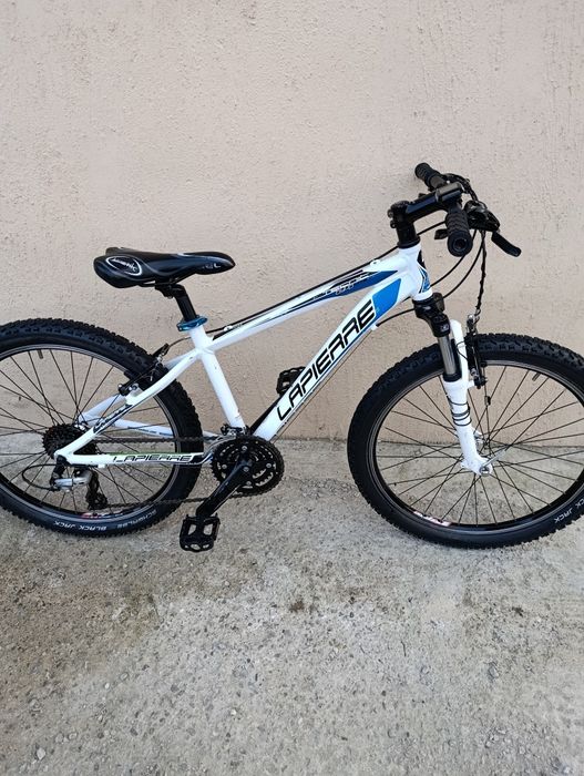 Vând bicicletă copii cu roți pe 24.