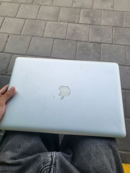 MacBook 15" (2010 года)