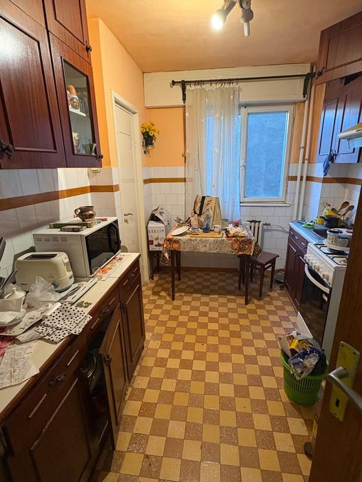 Vînd apartament 2 camere tip AN lîngă PiațaRogerius  Oradea.