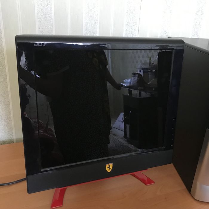 Продаётся экран компьютера и сам процессор , в хорошем состоянии