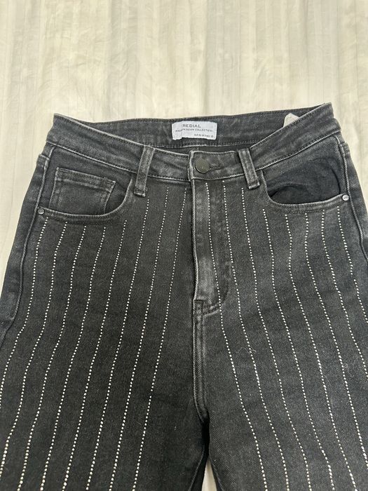 Черни дънки с камъни