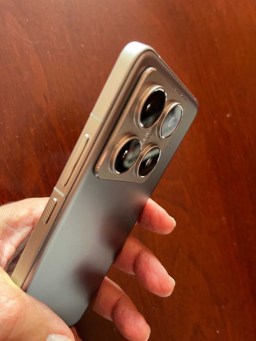 Смартфон Xiaomi 14T PRO 12 RAM, 512 GB вътрешна памет - като нов