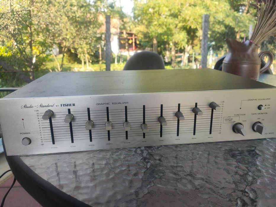Fisher EQ-3000 egalizator grafic