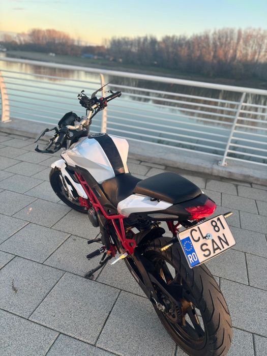 Vând sau schimb cu ori ce motocicleta benelli bn125